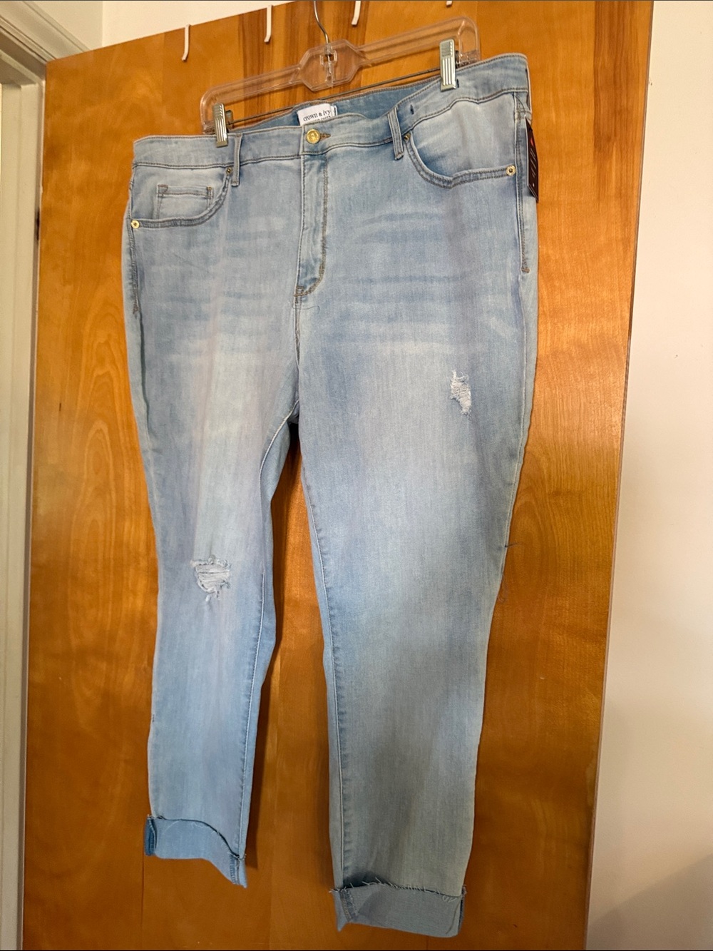 crown & ivy Light Blue Cropped Distressed Stretch Jeans Plus Size 18W.